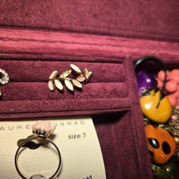 Jewelry Box Lot Of 35 Vintage to Modern Costume Jewelry Wearable & Craft Repair - Picture 10 of 16